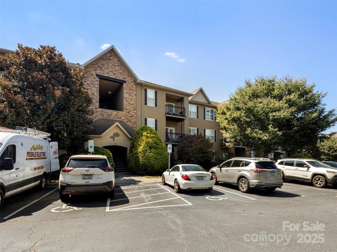 181 Brickton Village Cir. #103, Fletcher, NC 28732