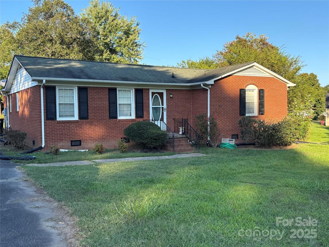 110 Fieldcrest Dr., Stanley, NC 28164