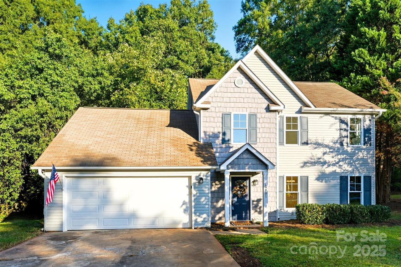 19701 Swiss Stone Ln., Cornelius, NC 28031
