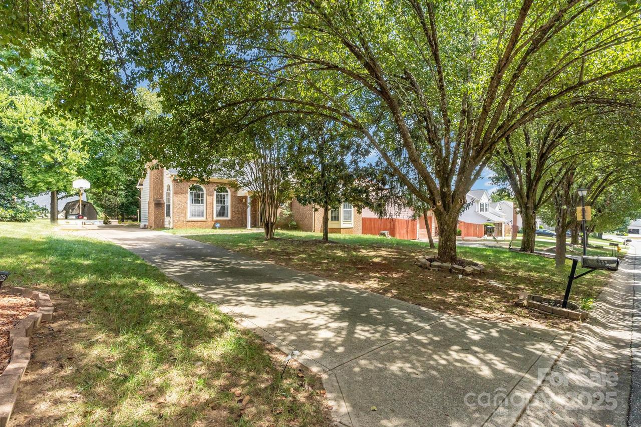 900 Gretna Green Dr., Charlotte, NC 28217