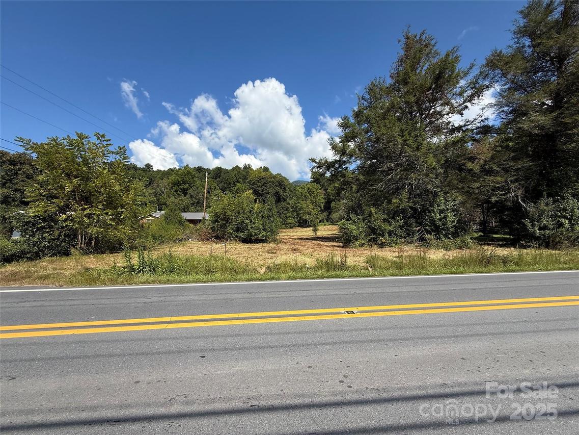 887 Skyland Dr., Sylva, NC 28779