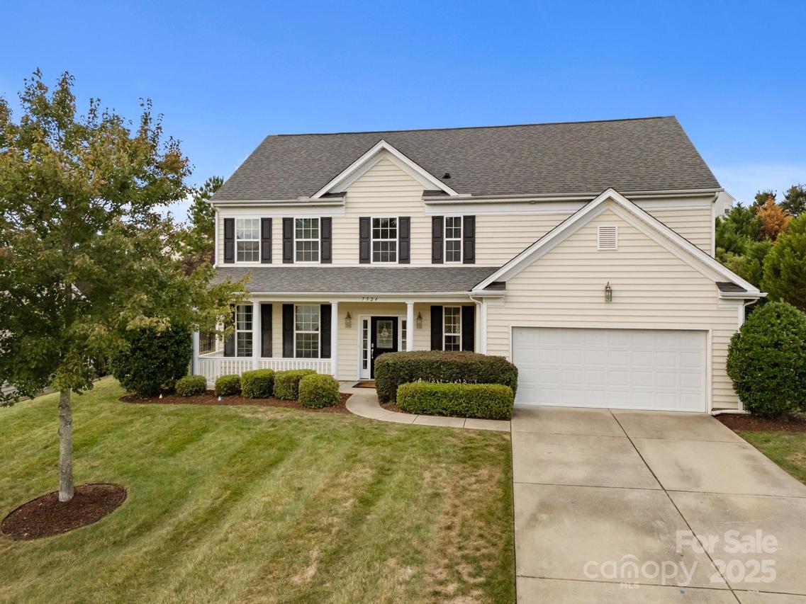 7524 Chasewater Dr., Harrisburg, NC 28075