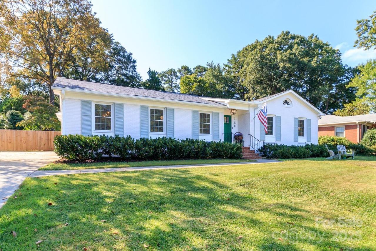 1700 Redcoat Dr., Charlotte, NC 28211