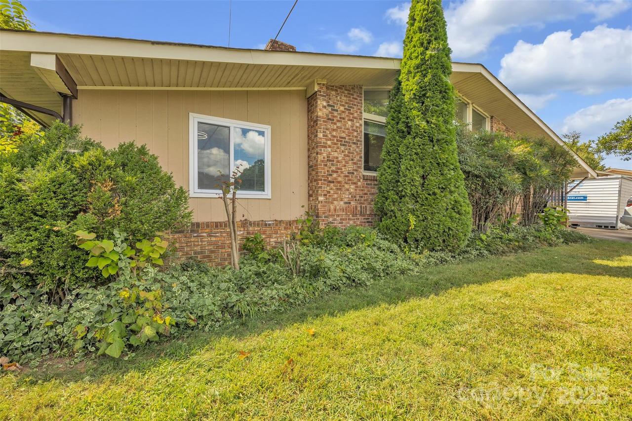 2601 Robinson Rd., Newton, NC 28658