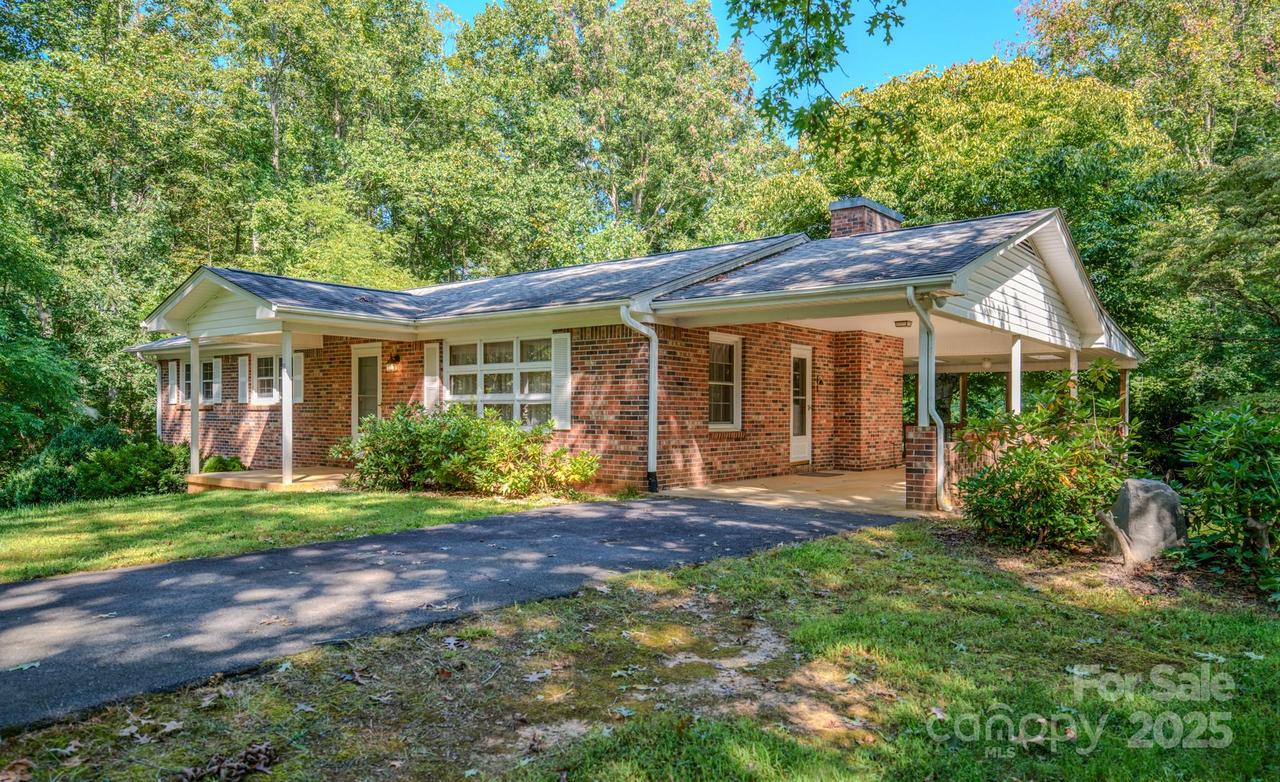31 Jupiter Rd., Weaverville, NC 28787