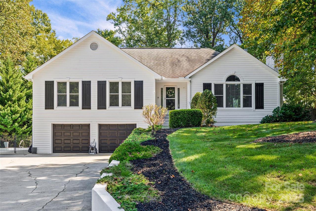 7142 Forest Hills Dr., Denver, NC 28037