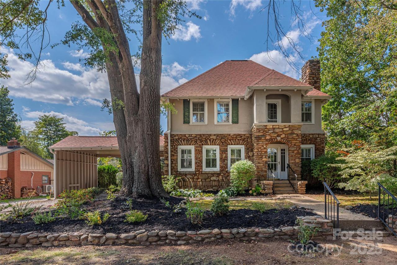 115 Stonewall Ave., Swannanoa, NC 28778