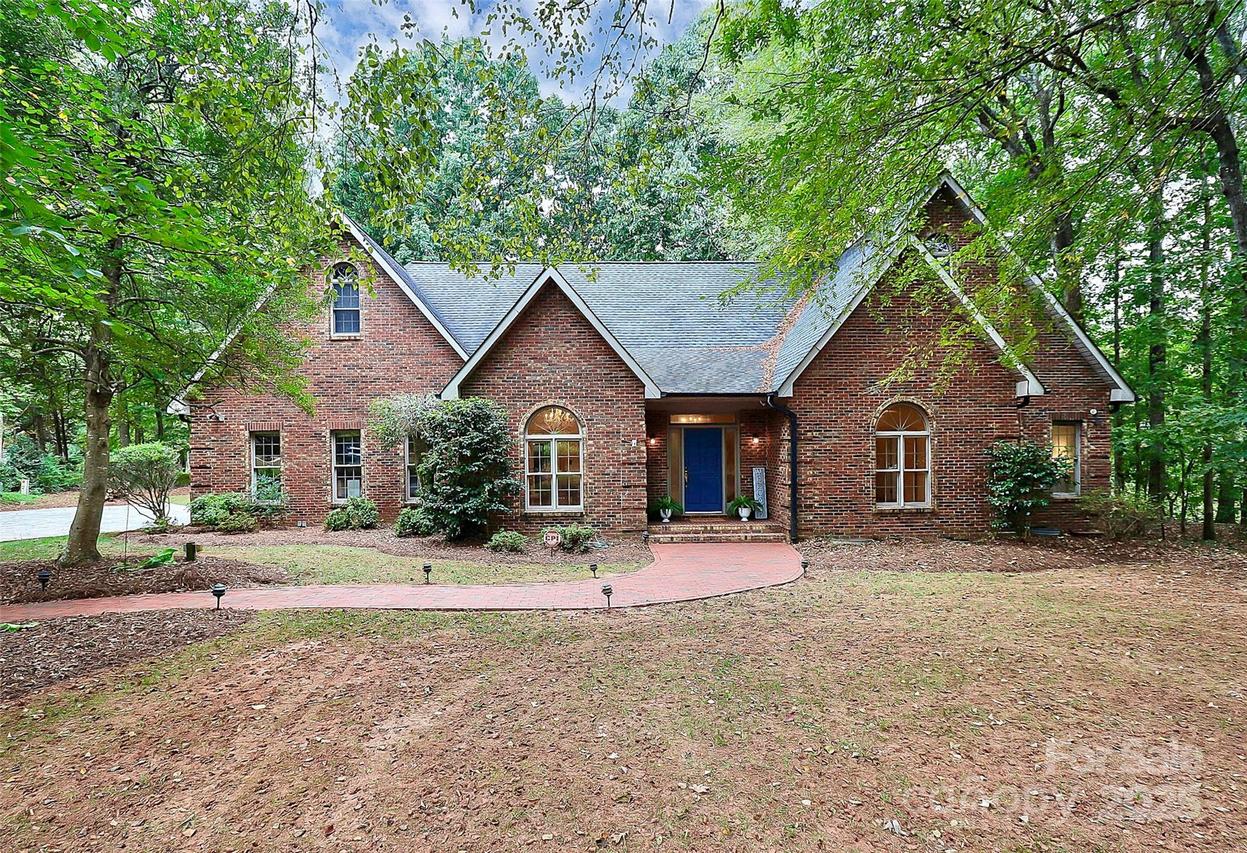 4121 Olde Roxbury Dr., Matthews, NC 28105