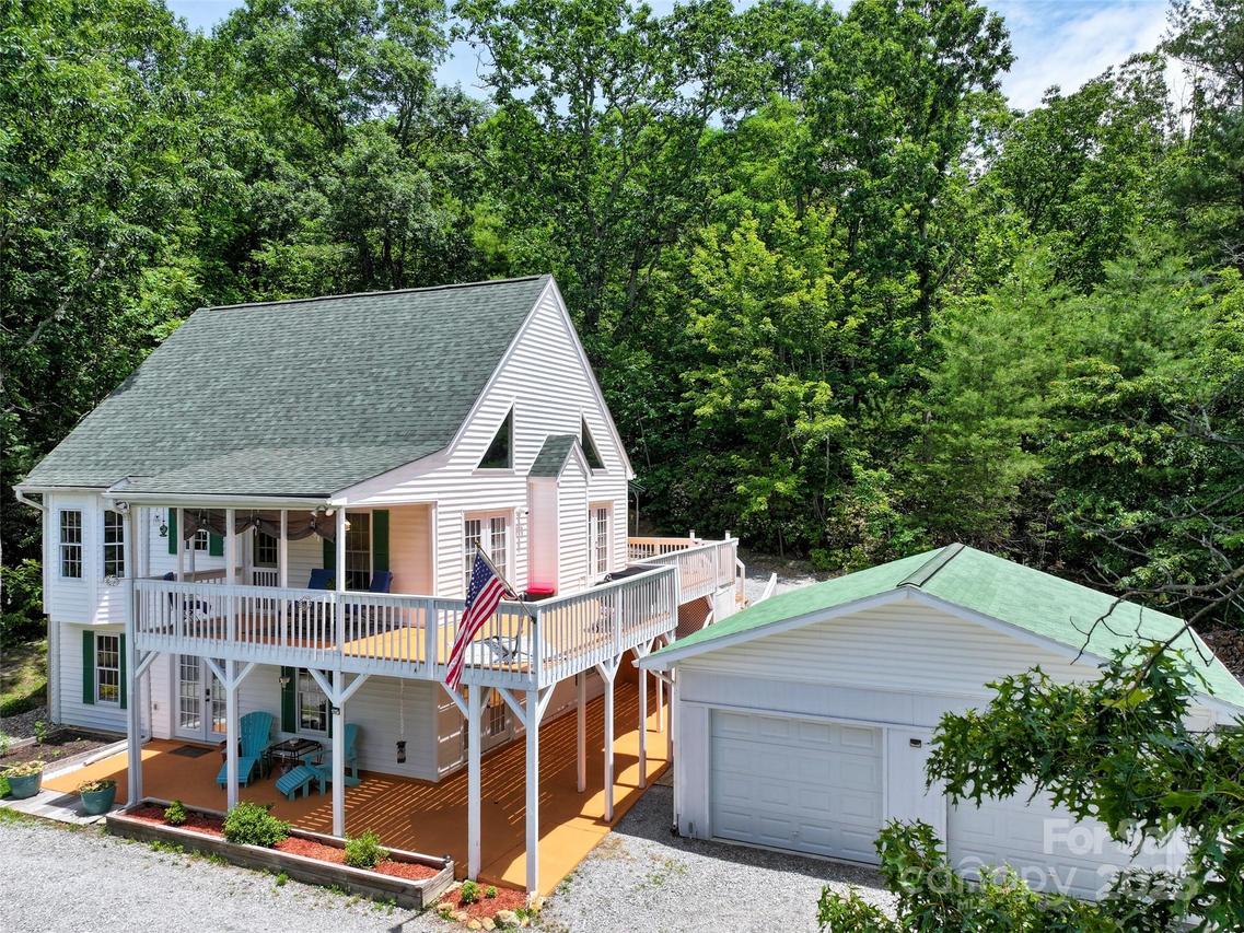 186 Hawks Point Dr., Zirconia, NC 28790