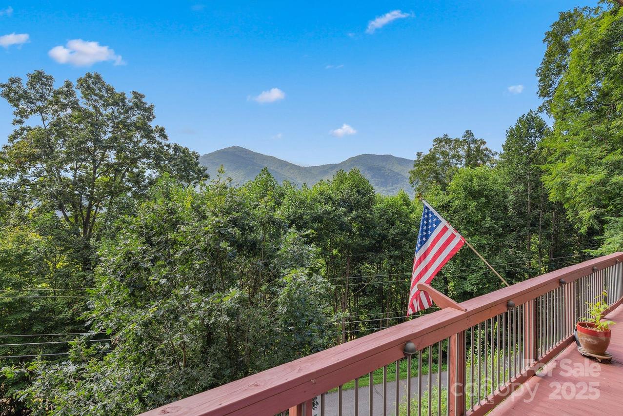 975 Country Club Dr., Maggie Valley, NC 28751