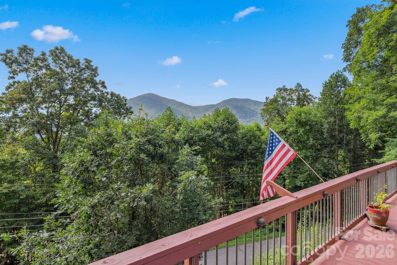 975 Country Club Dr., Maggie Valley, NC 28751