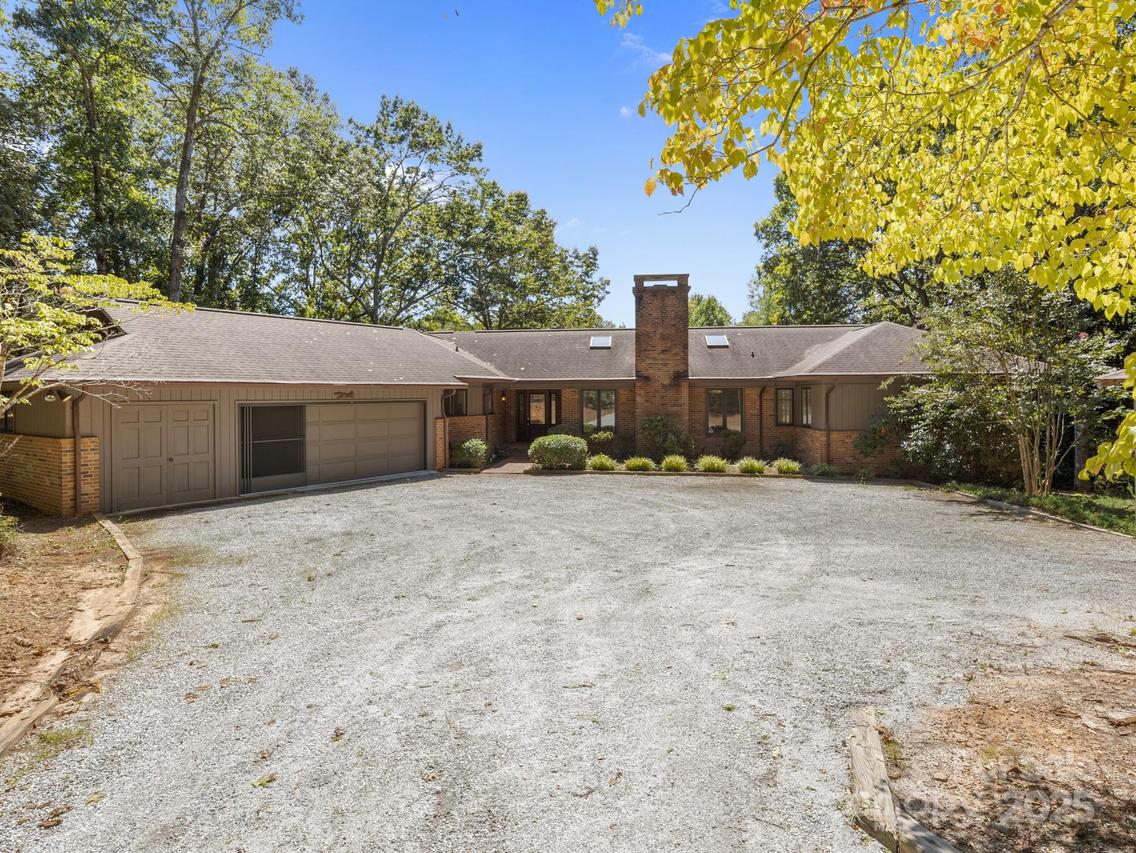 831 Hooper Creek Rd., Tryon, NC 28782