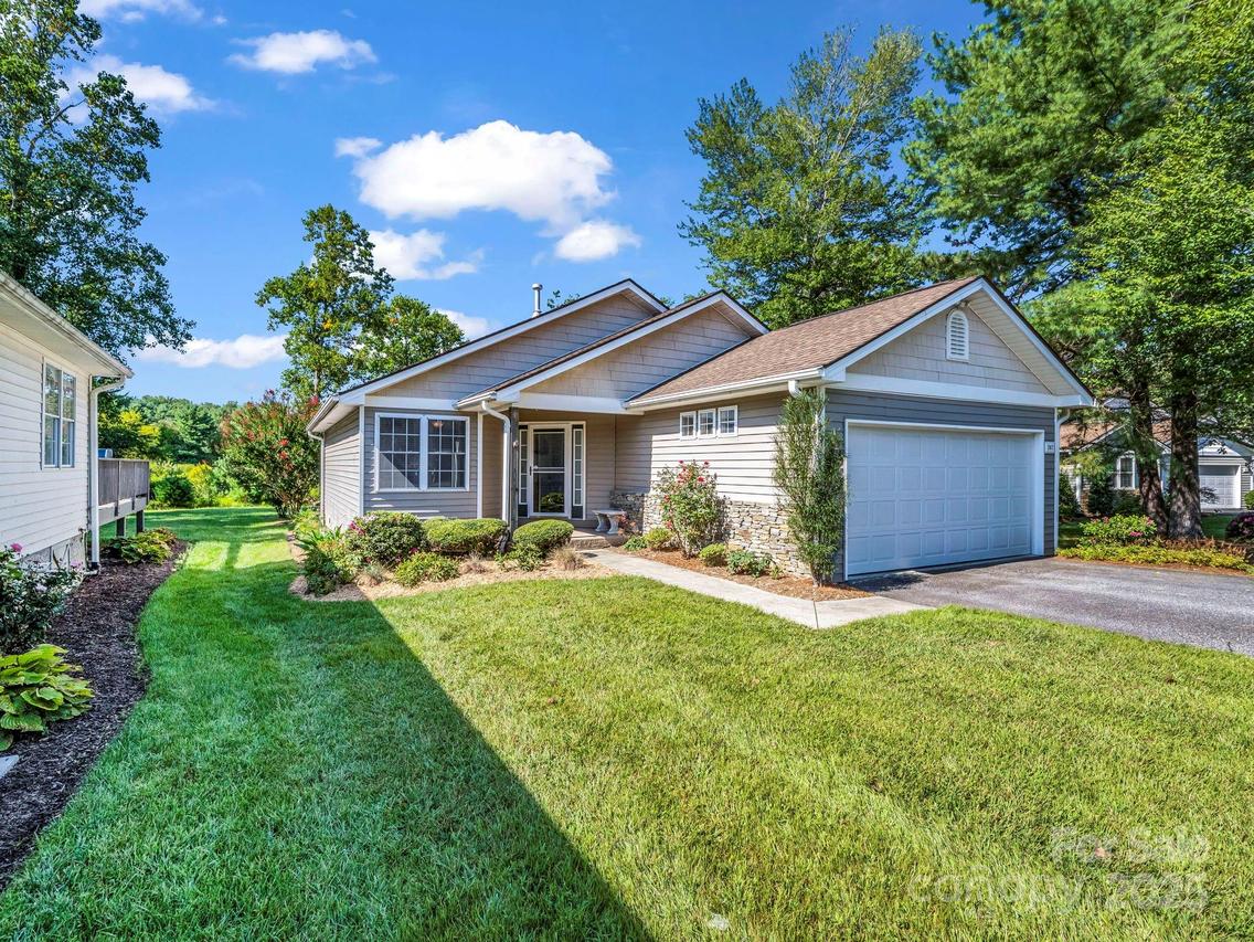 267 Highland Golf Dr., Flat Rock, NC 28731