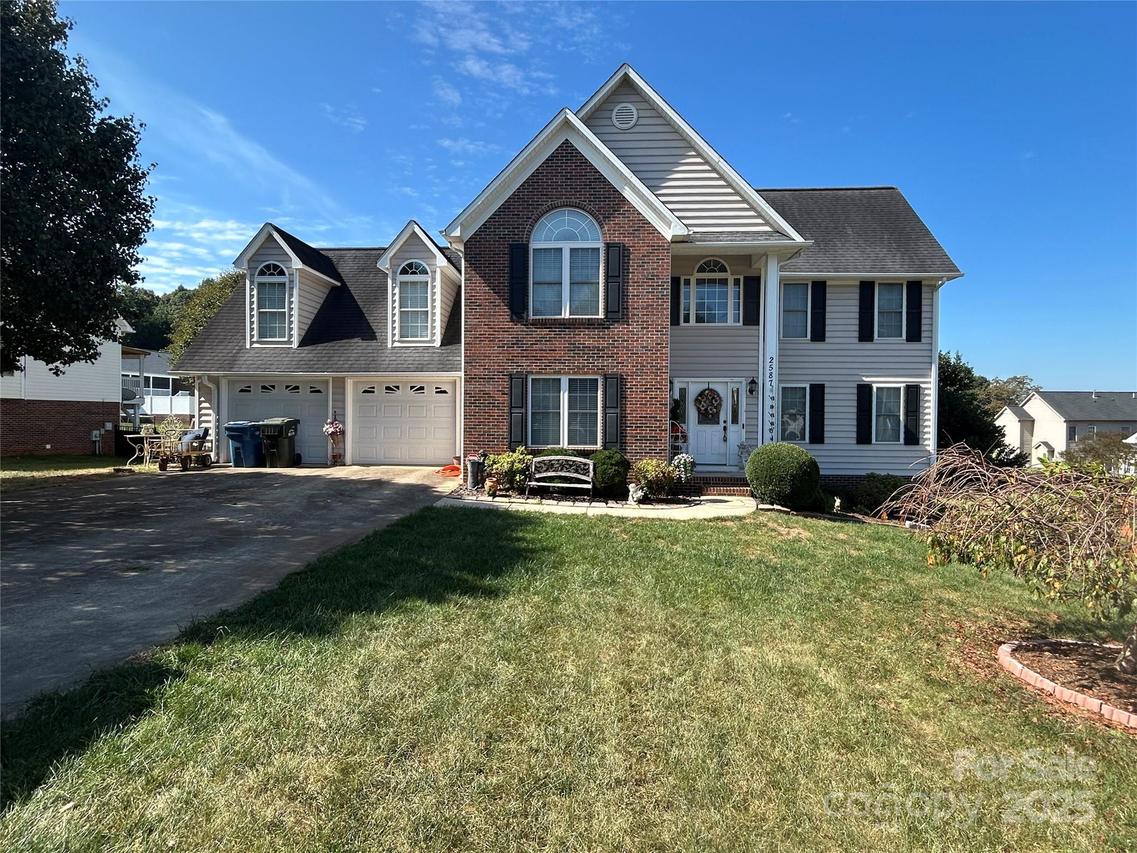2587 Ironwood Dr., Hickory, NC 28602