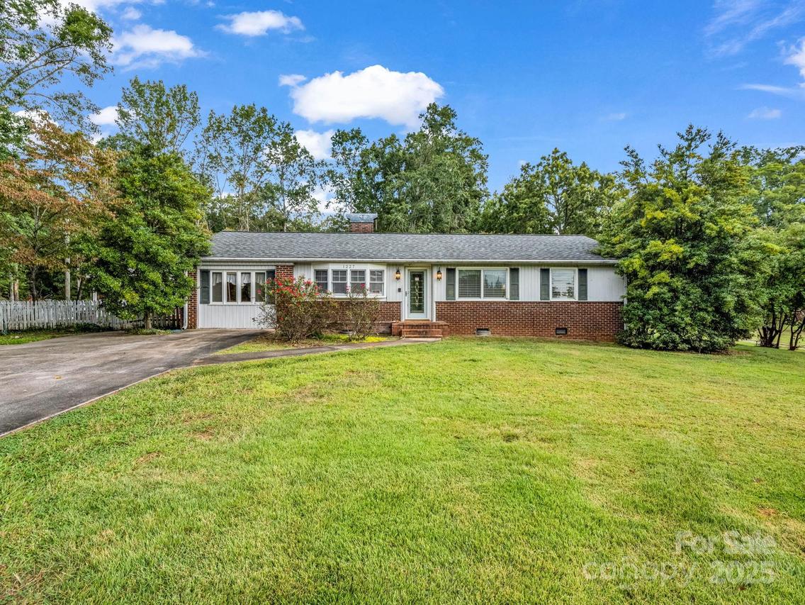 1227 Harris Henrietta Rd., Forest City, NC 28043