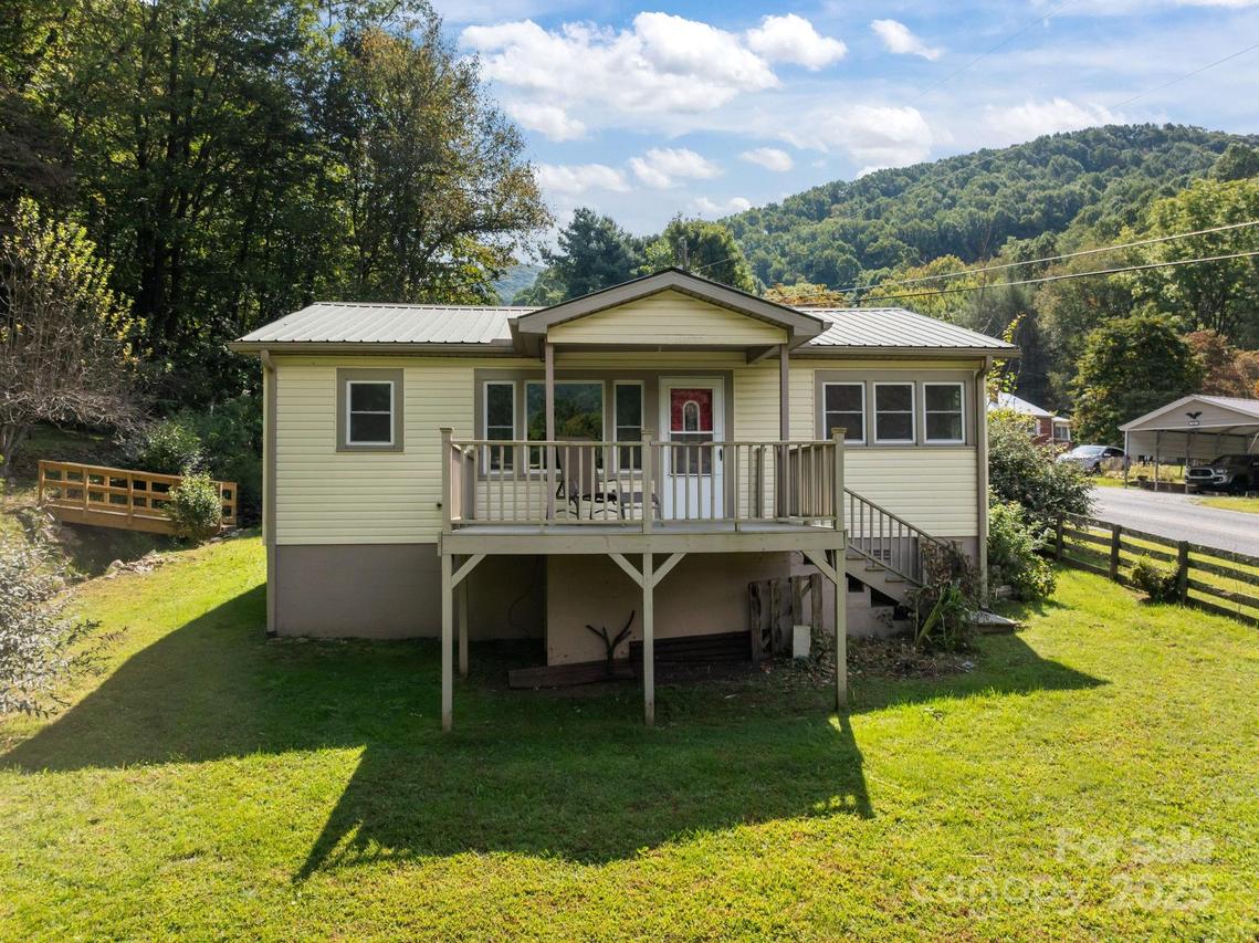 255 Red Bank Rd., Waynesville, NC 28786