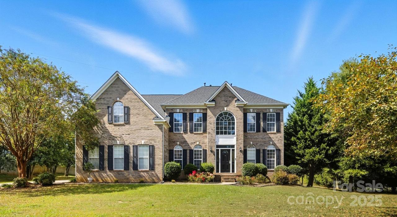 1121 Yarrow St., Matthews, NC 28104