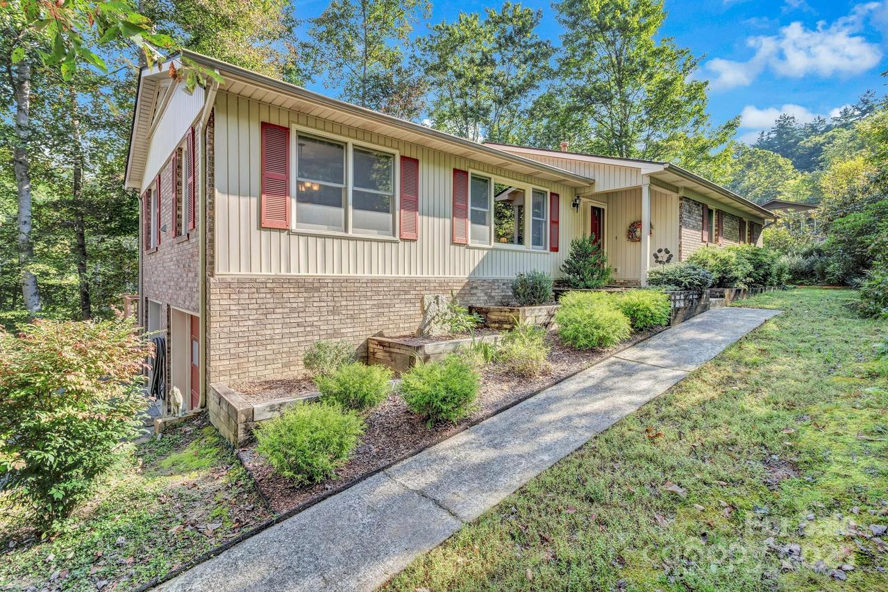 238 Park Ln., Hendersonville, NC 28791