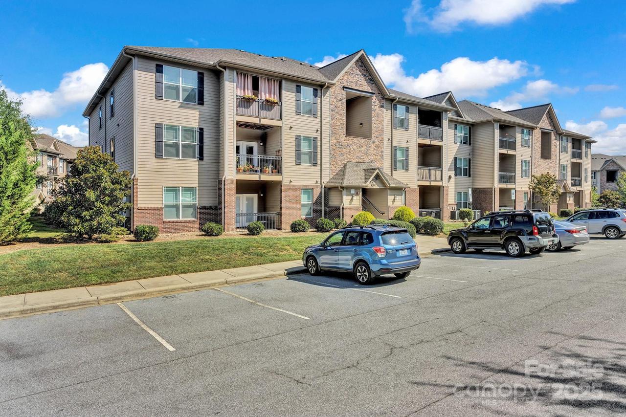 91 Brickton Village Cir. #102, Fletcher, NC 28732