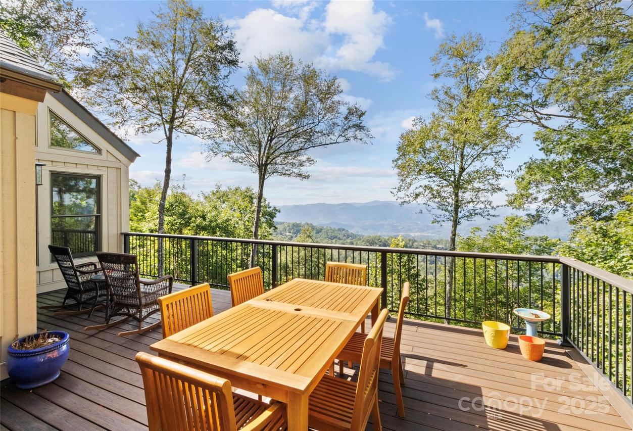 430 Rhododendron Ln., Burnsville, NC 28714