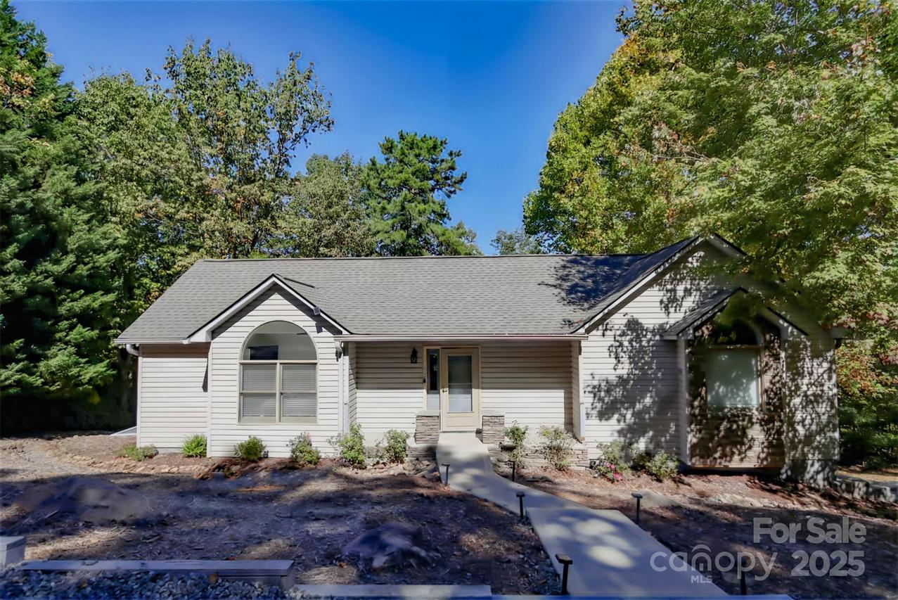 110 Lakewood Dr., Lake Lure, NC 28746