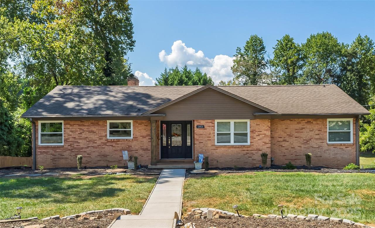 393 10th Street Dr., Hickory, NC 28601