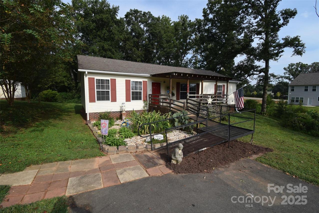 426 Dallas Stanley Hwy., Dallas, NC 28034