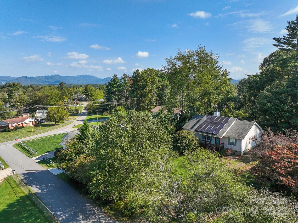 106 Graham Ln., Asheville, NC 28803