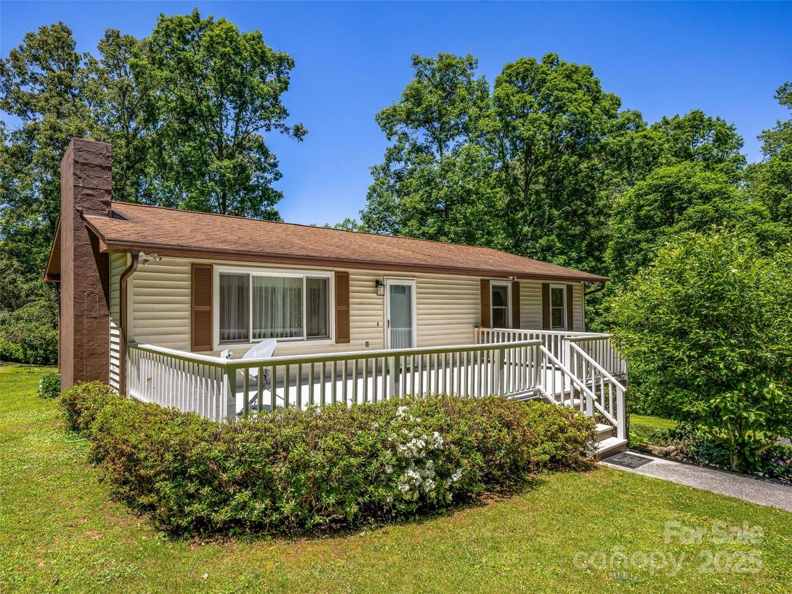 167 Evergreen Hill Dr., Etowah, NC 28729