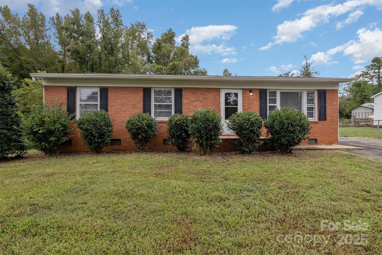 3613 Hamilton Dr., Gastonia, NC 28052
