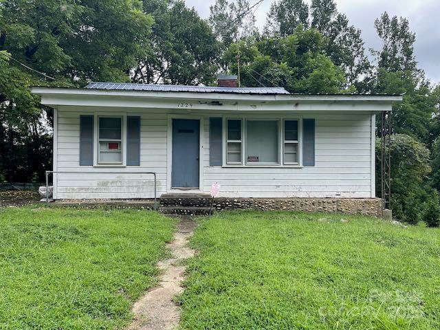1229 Caldwell Pl., Lenoir, NC 28645