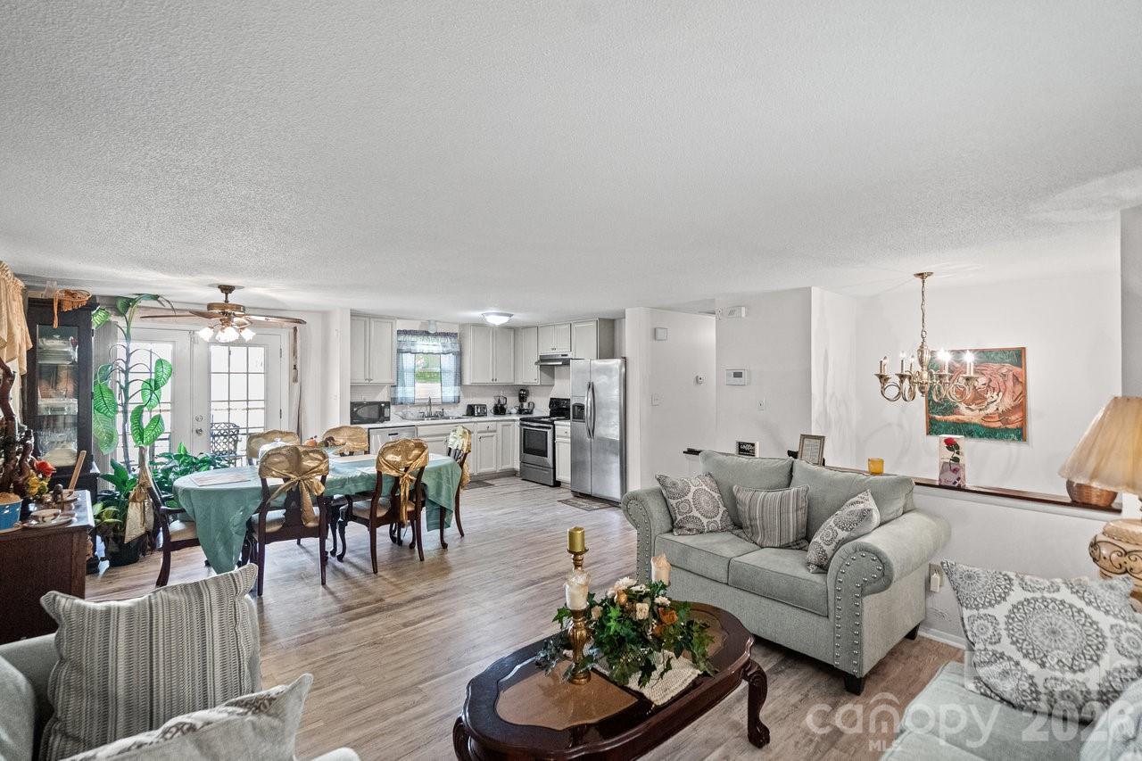 8619 Eaglewind Dr., Charlotte, NC 28212