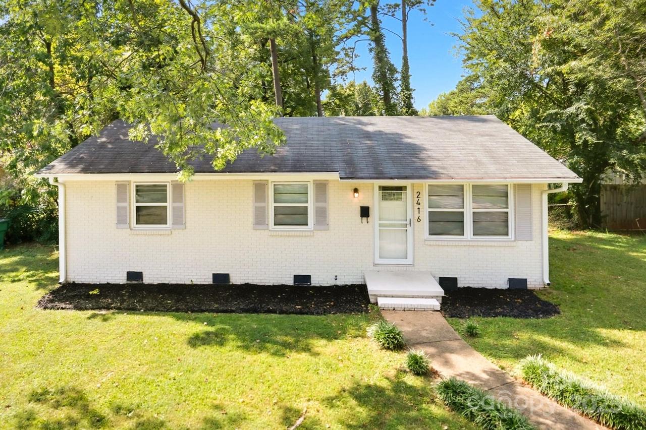 2416 Carrington Ct., Charlotte, NC 28208