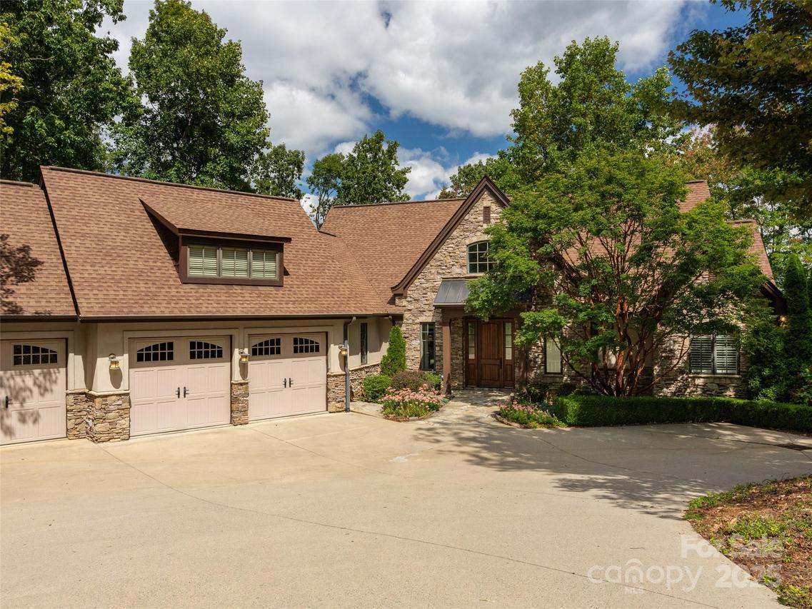 21 Windcliff Dr., Asheville, NC 28803