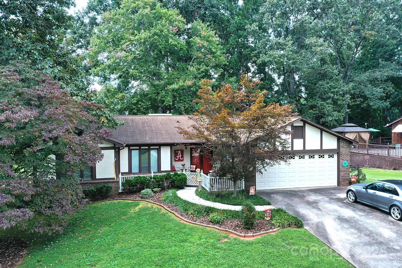 112 Royal Oak Ct., Lenoir, NC 28645