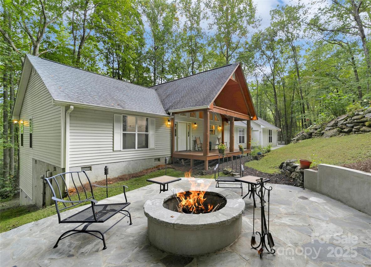 557 Country Club Estates Dr., Sapphire, NC 28774