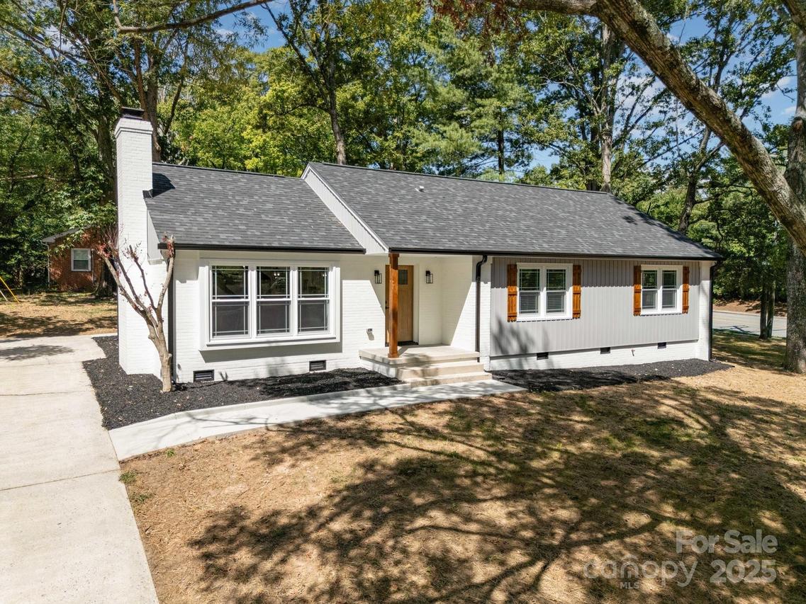 2200 Hathaway Dr., Greensboro, NC 27408