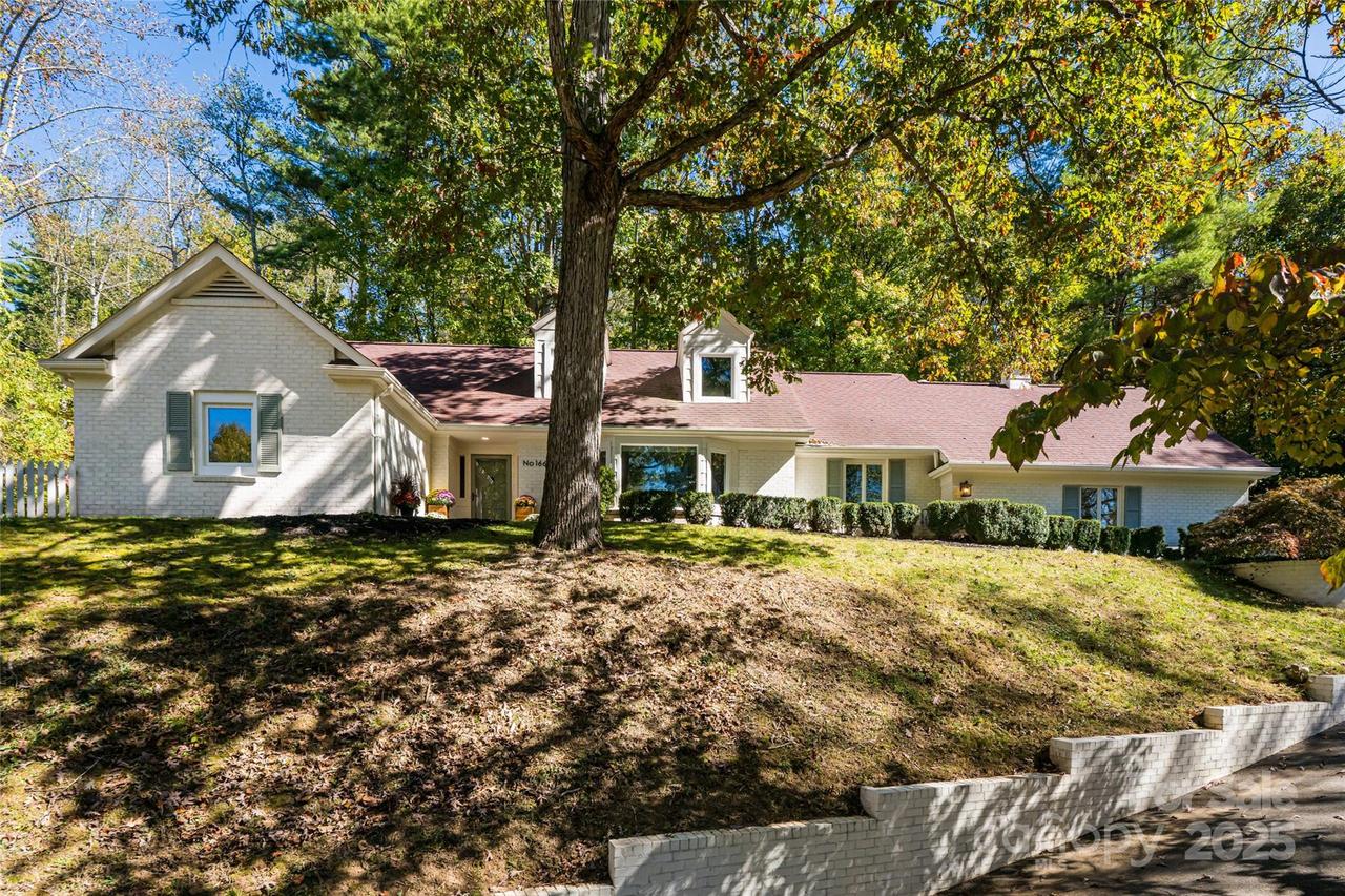 166 Brookwood Rd., Asheville, NC 28804