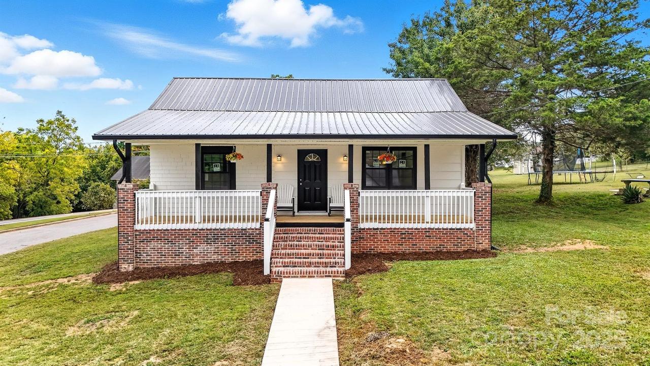 105 Falls Ave., Granite Falls, NC 28630