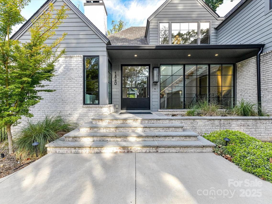 1840 Sharon Ln., Charlotte, NC 28211