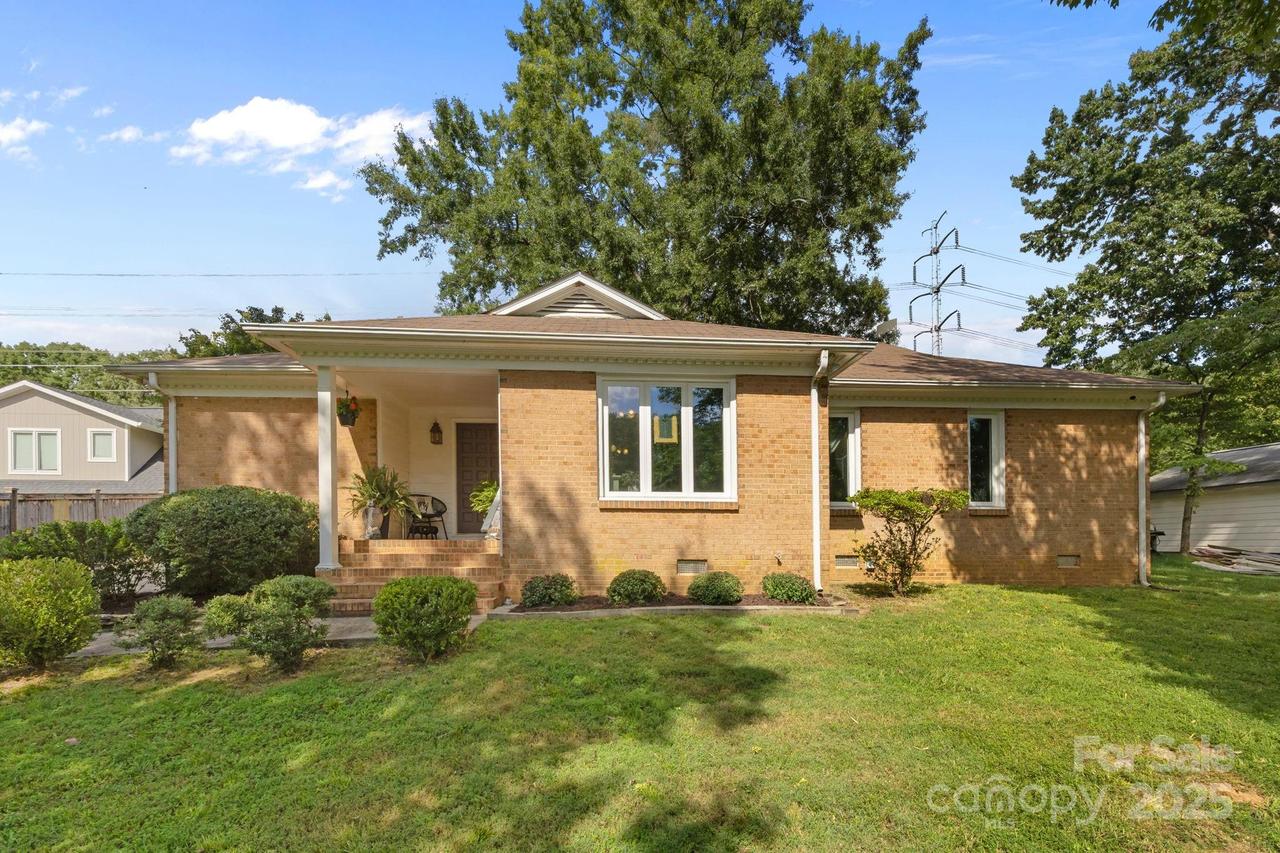 7001 Pleasant Dr., Charlotte, NC 28211