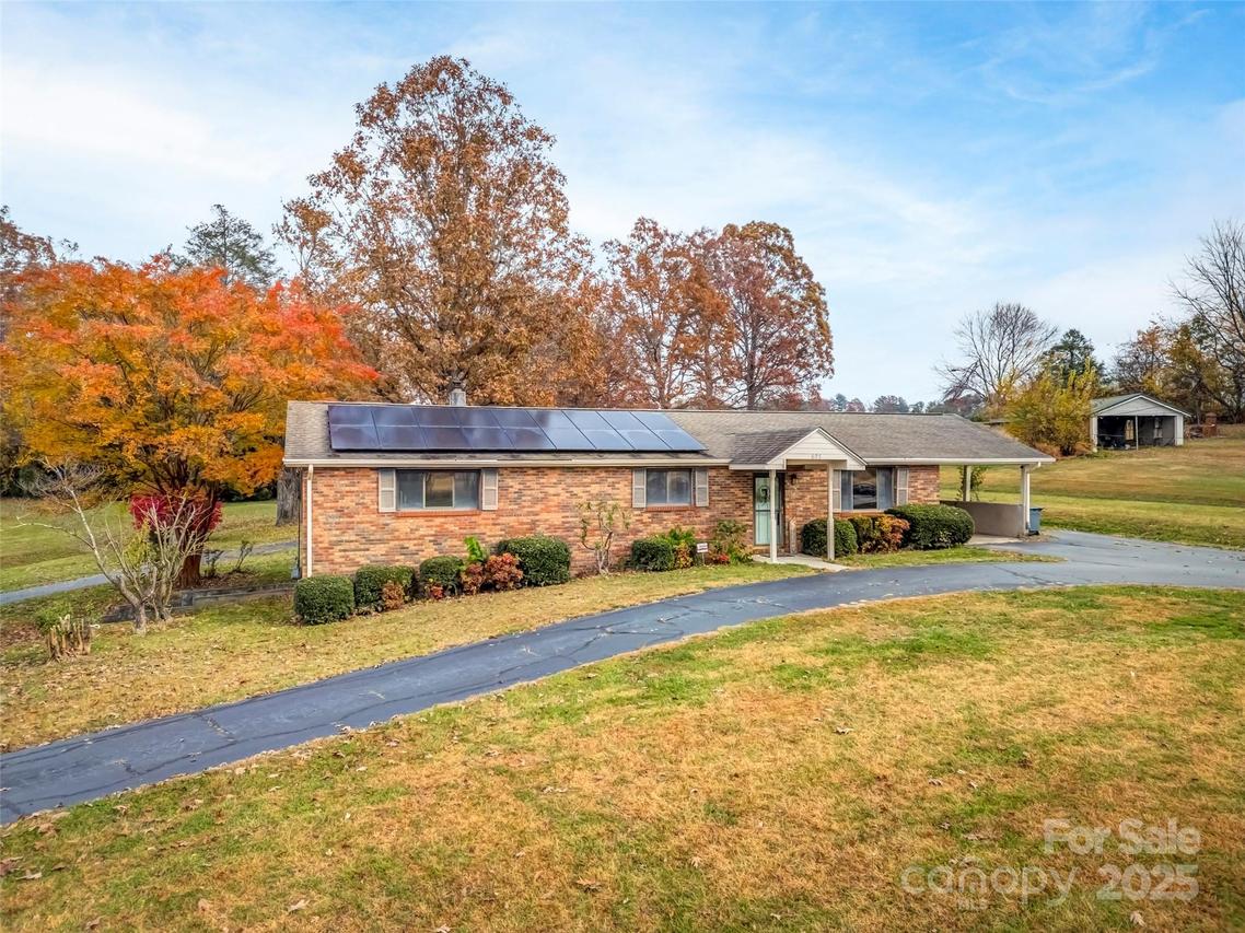 605 Dana Rd., Hendersonville, NC 28792
