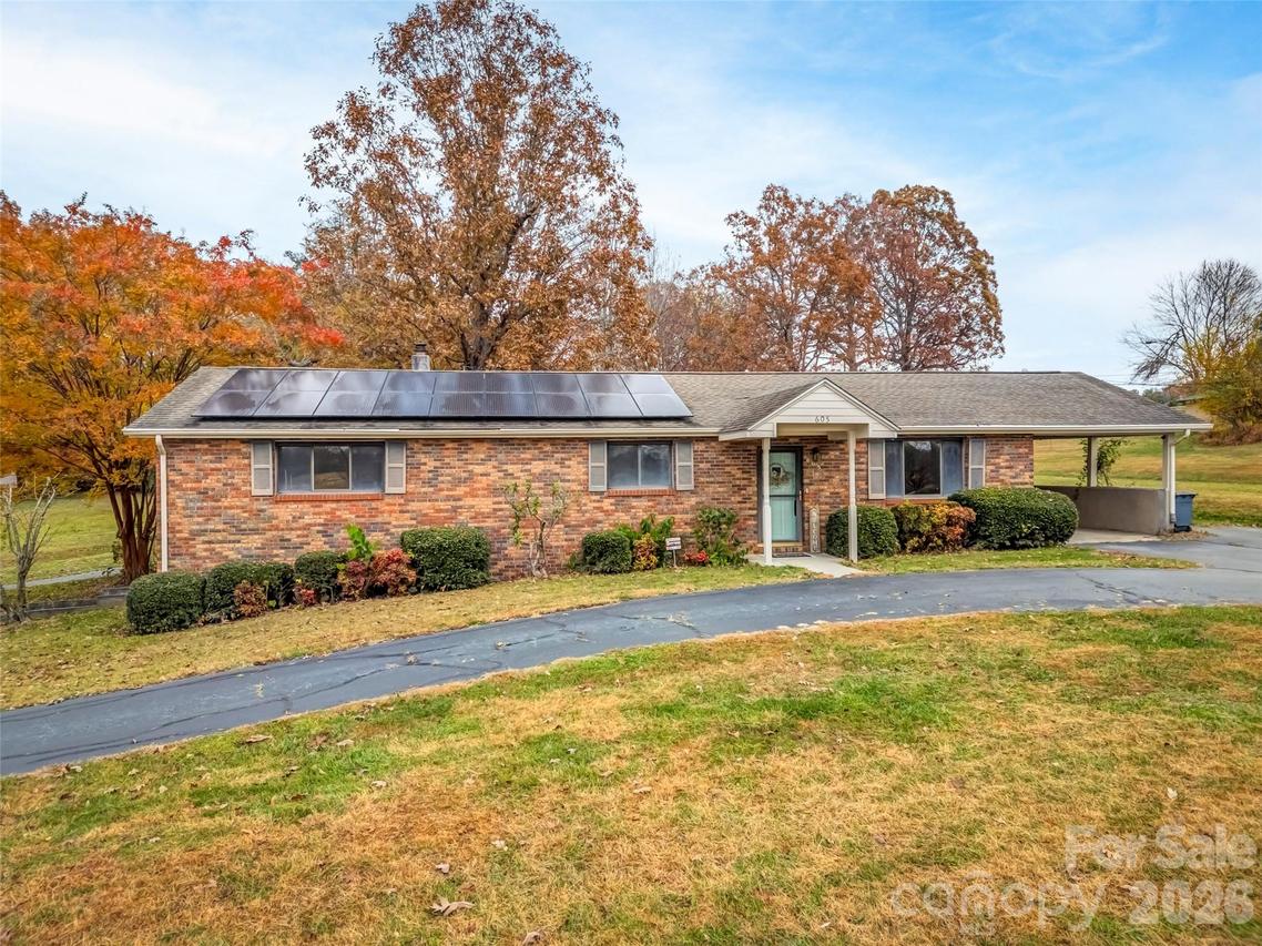 605 Dana Rd., Hendersonville, NC 28792