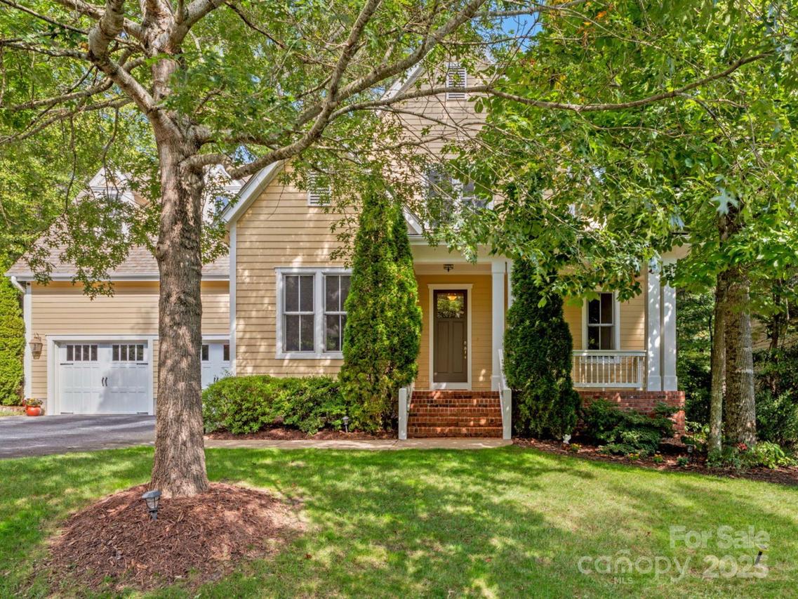 25 E Owl Creek Ln., Fairview, NC 28730