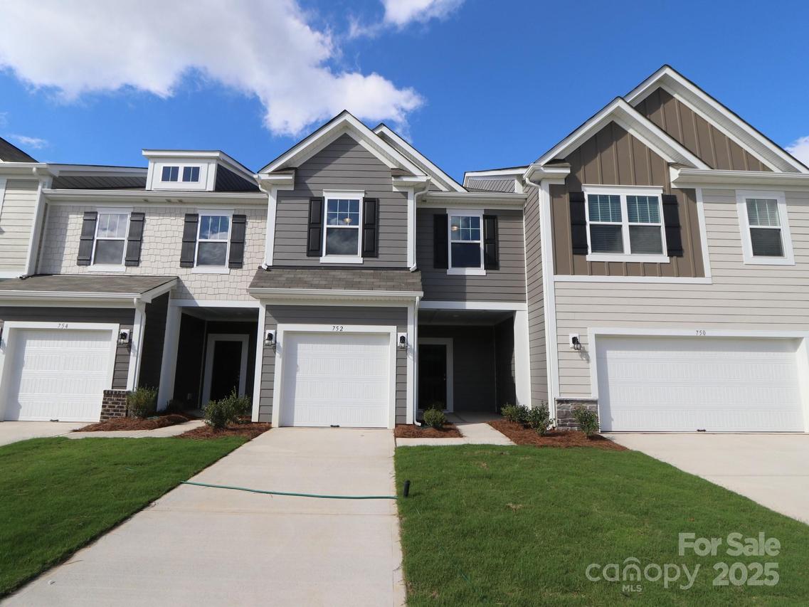752 Kitfox Dr., Concord, NC 28027