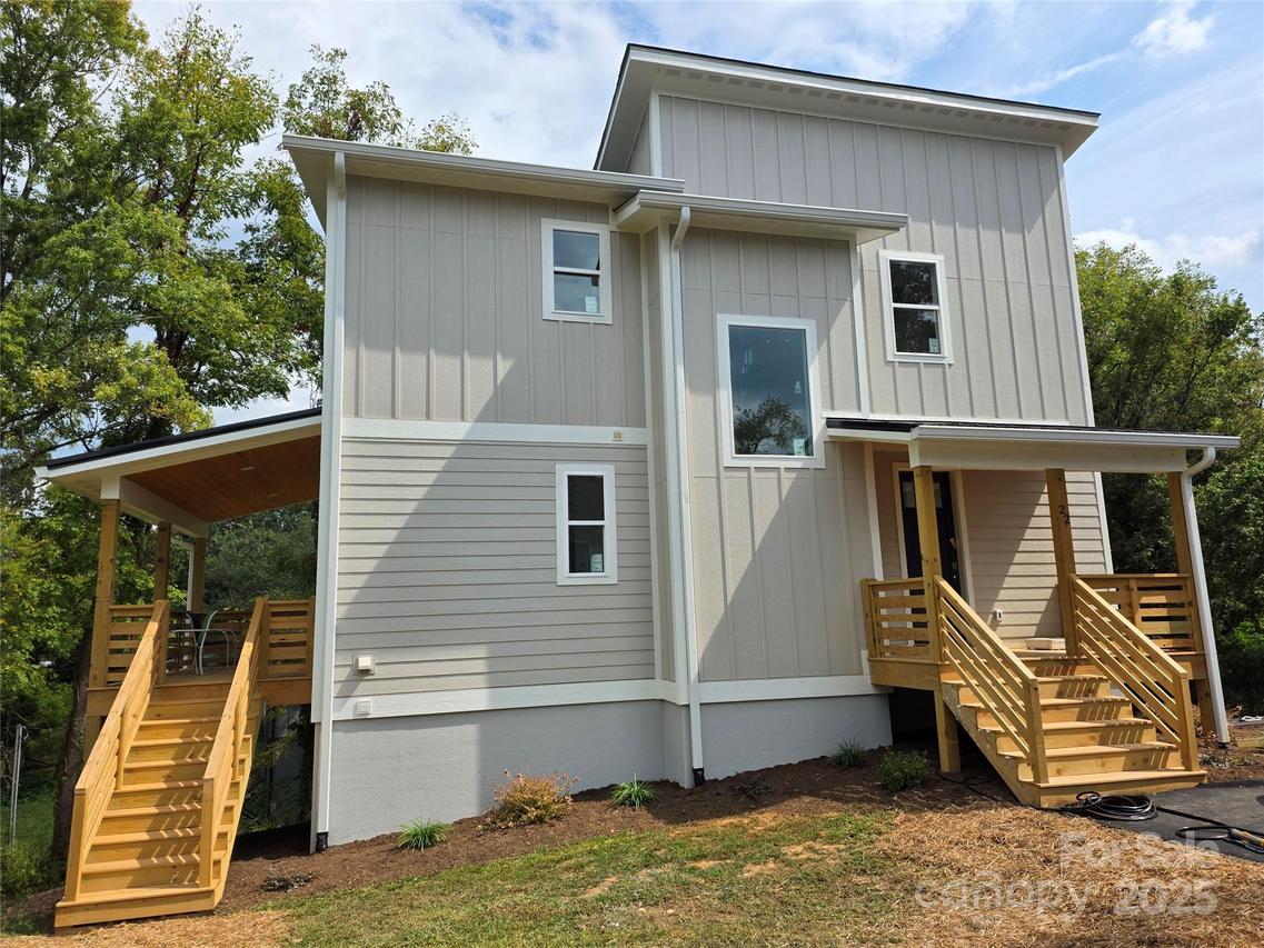 22 Crestview St., Asheville, NC 28803