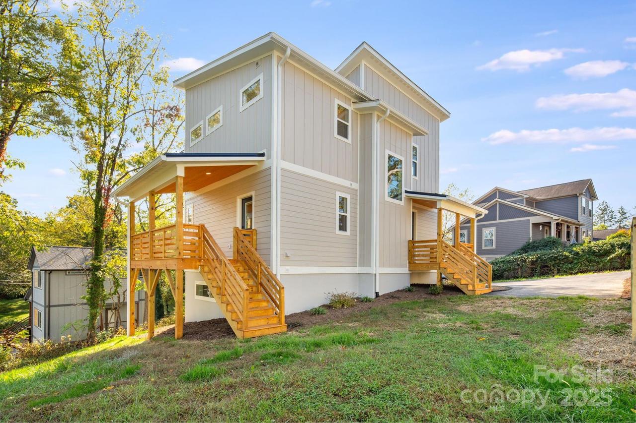 22 Crestview St., Asheville, NC 28803