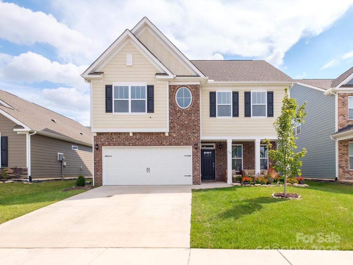 136 Thornberry Rd., Hendersonville, NC 28792