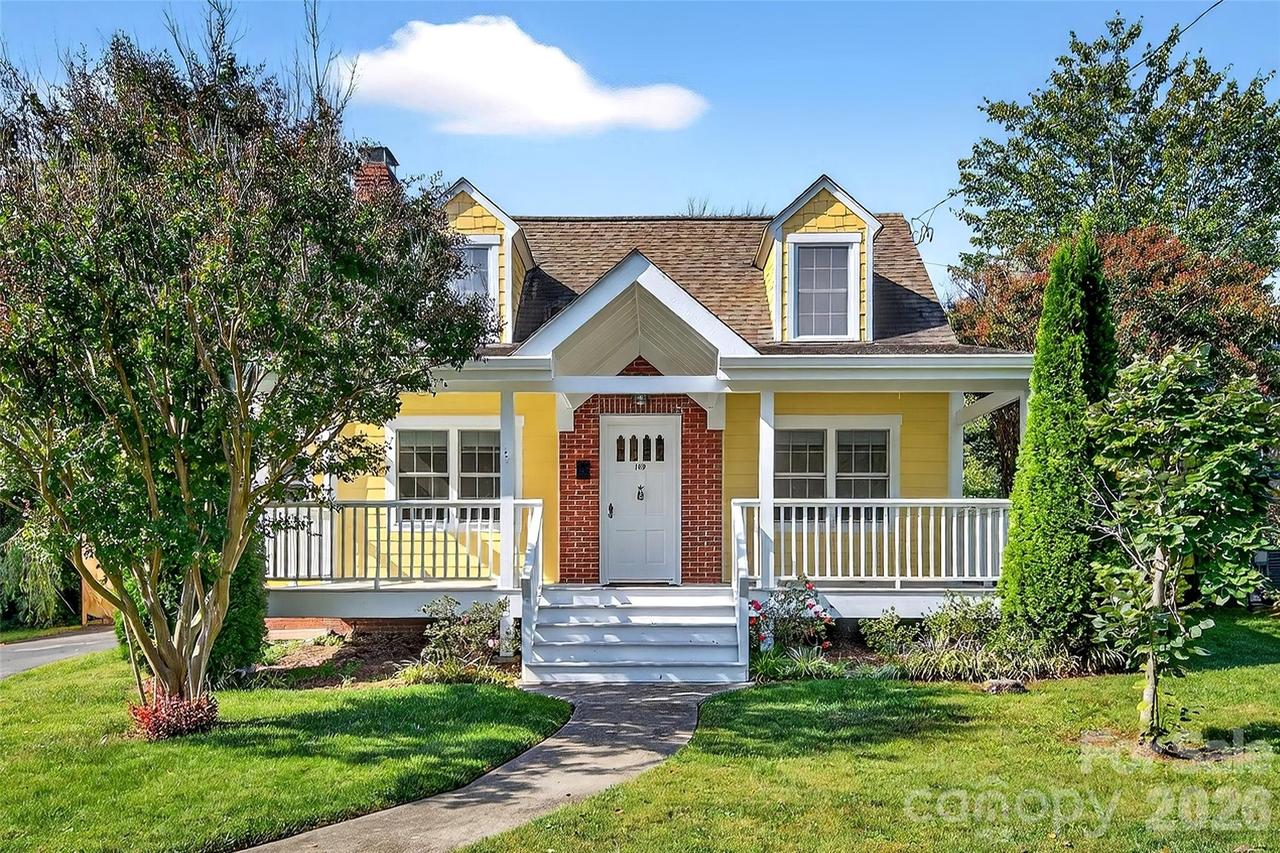 109 N Dougherty St., Black Mountain, NC 28711