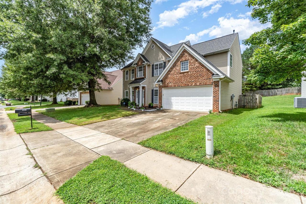 2823 Oakdale Pasture Dr., Charlotte, NC 28216